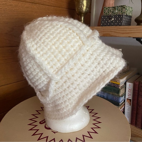 Vintage 70s white handmade crochet bucket hat - Picture 2 of 4